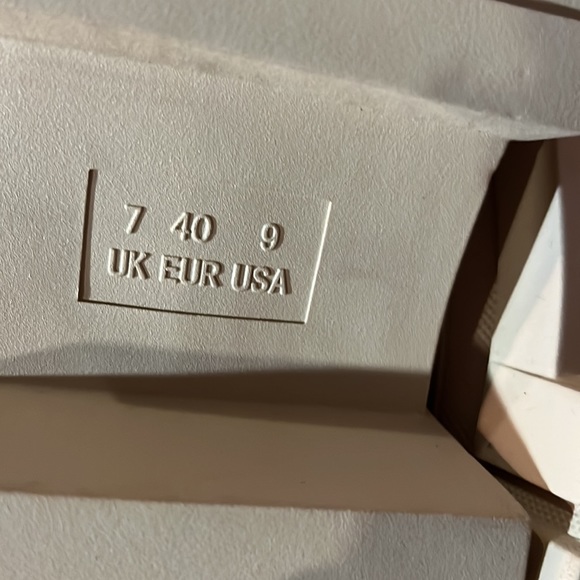 Nude|beige New with tag fashion tall platform boots zip up side size US 9 - Picture 5 of 7